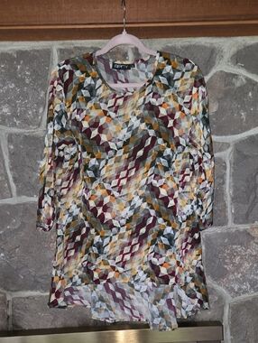 APNY Women's Mid Sleeve Geometric Print Tunic in Burgundy/Olive/Gray
